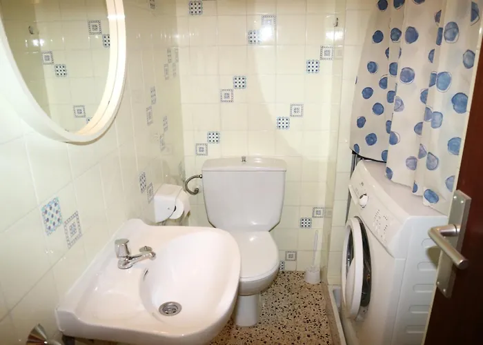 Διαμέρισμα Ii 2-8 *